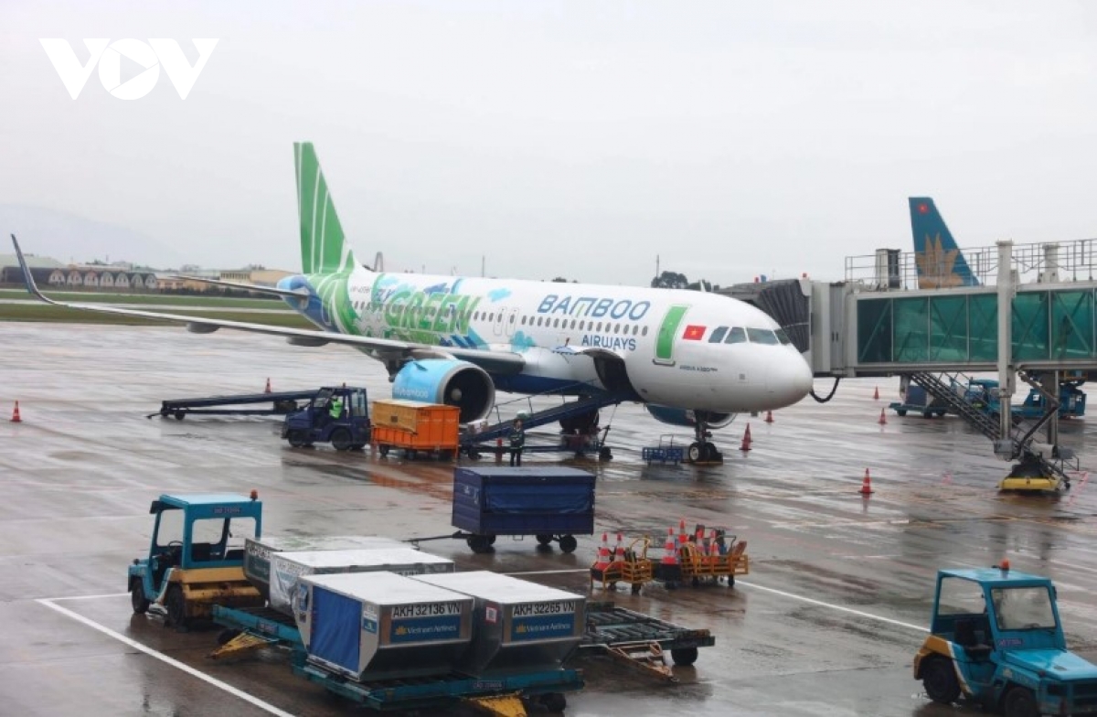 Bamboo Airways operates free relief flights to central Vietnam